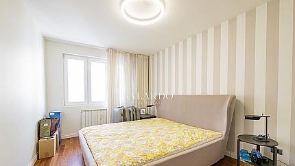 Elegant two-bedroom apartment next to the Prince"s Garden