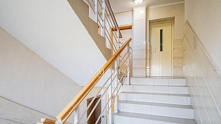 Two-bedroom apartment in Buxton district