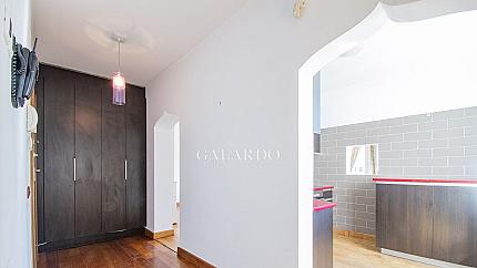 Слънчев апартамент в центъра с красива гледка