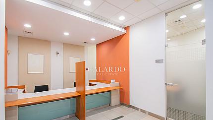 Bright and representative office, located on the ground floor with direct access from the street