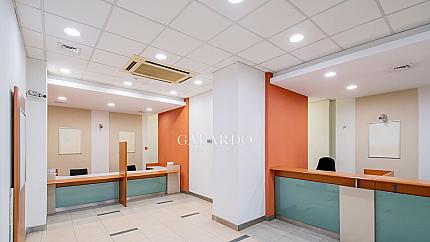 Bright and representative office, located on the ground floor with direct access from the street