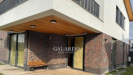 Луксозна къща в комплекс от затворен тип до Garitage Park, кв. Малинова долина