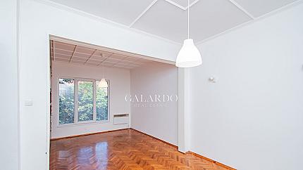 Galardo Real Estate представя тристаен апартамент под наем
