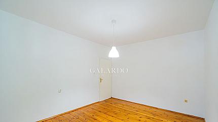 Galardo Real Estate представя тристаен апартамент под наем