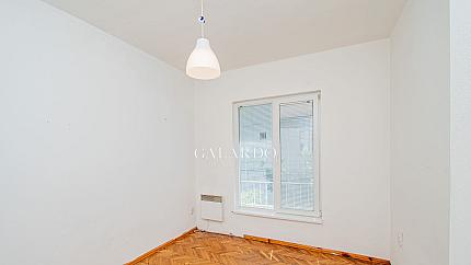 Galardo Real Estate представя тристаен апартамент под наем