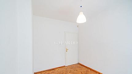 Galardo Real Estate представя тристаен апартамент под наем