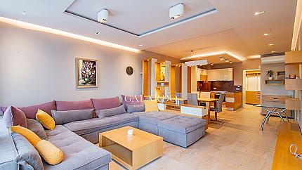 Просторен стилно обзаведен двустаен апартамент в к-с Green Residence