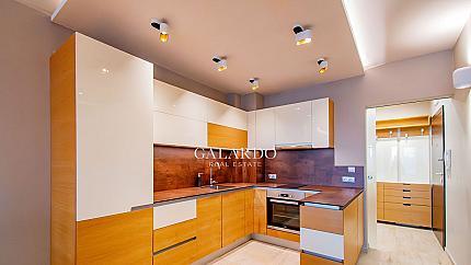 Просторен стилно обзаведен двустаен апартамент в к-с Green Residence
