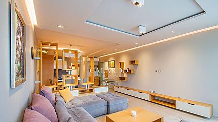 Просторен стилно обзаведен двустаен апартамент в к-с Green Residence