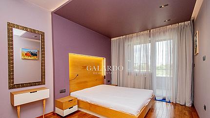 Просторен стилно обзаведен двустаен апартамент в к-с Green Residence
