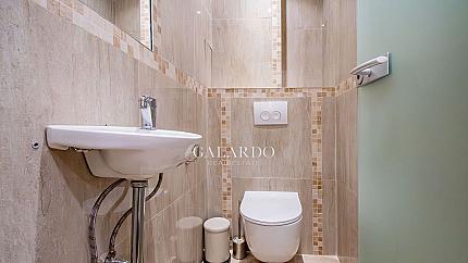 Просторен стилно обзаведен двустаен апартамент в к-с Green Residence