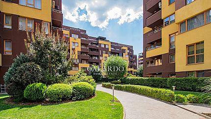 Просторен стилно обзаведен двустаен апартамент в к-с Green Residence