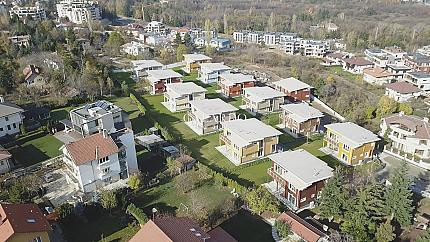 Нова самостоятелна къща с 4 спални в луксозен комплекс в Бояна