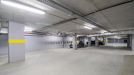 Просторен офис в луксозна офис сграда в жк. Дружба 2
