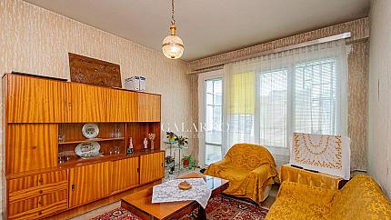 Three-bedroom apartment next to Knyaginya Maria Luiza metro station, Banishora district