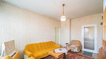 Three-bedroom apartment next to Knyaginya Maria Luiza metro station, Banishora district
