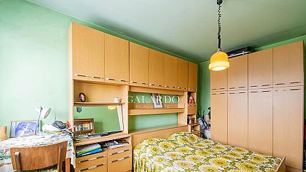 Three-bedroom apartment next to Knyaginya Maria Luiza metro station, Banishora district