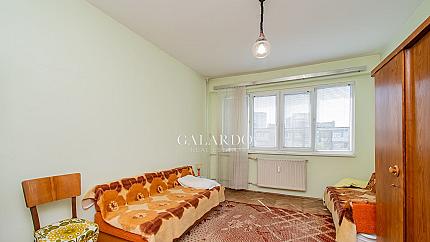 Three-bedroom apartment next to Knyaginya Maria Luiza metro station, Banishora district