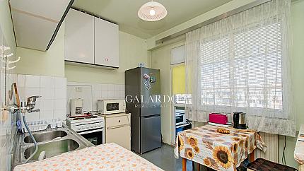 Three-bedroom apartment next to Knyaginya Maria Luiza metro station, Banishora district