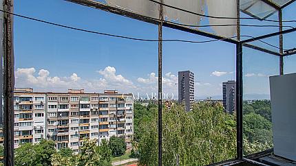 Three-bedroom apartment next to Knyaginya Maria Luiza metro station, Banishora district