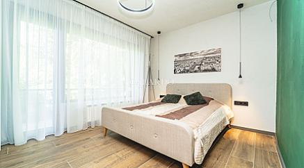 Modern two-bedroom apartment next to the National Palace of Culture, Center