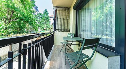 Modern two-bedroom apartment next to the National Palace of Culture, Center