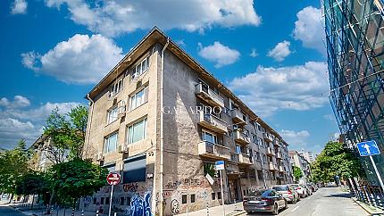 Modern two-bedroom apartment next to the National Palace of Culture, Center