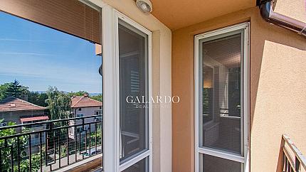 Galardo Real Estate представя на Вашето внимание луксозен тристаен апартамент в кв Слатина .
