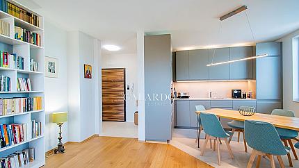 Galardo Real Estate представя на Вашето внимание луксозен тристаен апартамент в кв Слатина .
