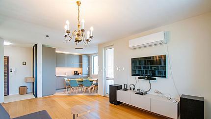 Galardo Real Estate представя на Вашето внимание луксозен тристаен апартамент в кв Слатина .