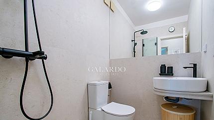 Galardo Real Estate представя на Вашето внимание луксозен тристаен апартамент в кв Слатина .