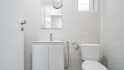 Galardo Real estate offers for sale a four-bedroom apartment in the center.
