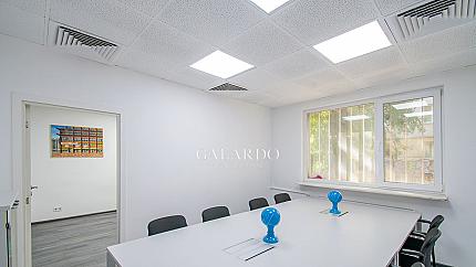 Galardo Real estate offers for sale a four-bedroom apartment in the center.