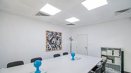 Galardo Real estate offers for sale a four-bedroom apartment in the center.