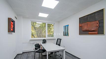 Galardo Real estate offers for sale a four-bedroom apartment in the center.