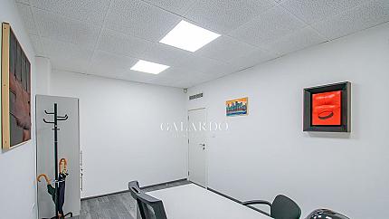 Galardo Real estate offers for sale a four-bedroom apartment in the center.