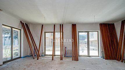 Къща в луксозен затворен комплекс с басейн в Детски град