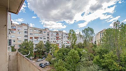 Просторен светъл апартамент до метростанция Мизия