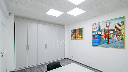 Galardo Real estate offers for sale a four-bedroom apartment in the center.