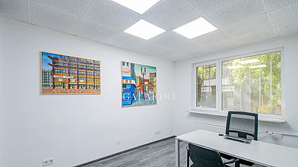 Galardo Real estate offers for sale a four-bedroom apartment in the center.