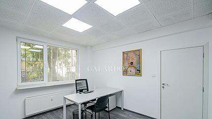 Galardo Real estate offers for sale a four-bedroom apartment in the center.