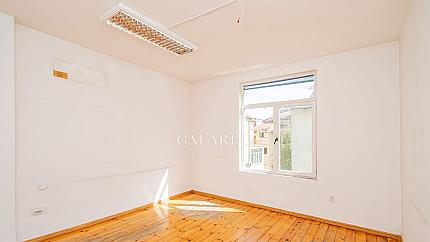 Galardo Real Estate offers two adjoining apartments.