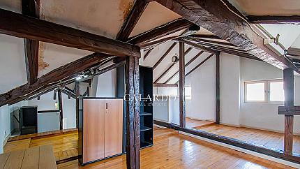 Galardo Real Estate offers two adjoining apartments.