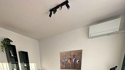 Уютен двустаен апартамент в кв. Надежда 4
