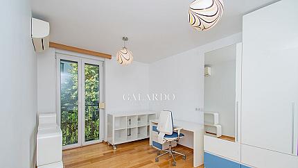 House with four bedrooms, office, sauna, and large terrace in Sofia