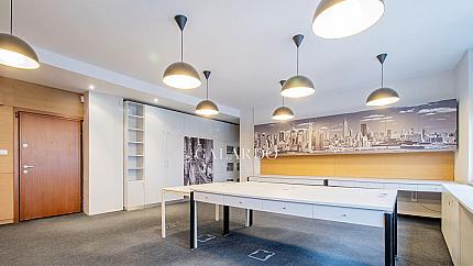 Модерен офис под наем с open space зона, кабинет и конферентна зала