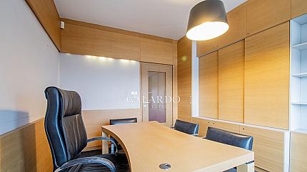Модерен офис под наем с open space зона, кабинет и конферентна зала