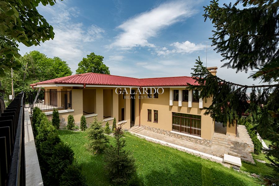 New house with big yard and four bedrooms, Boyana