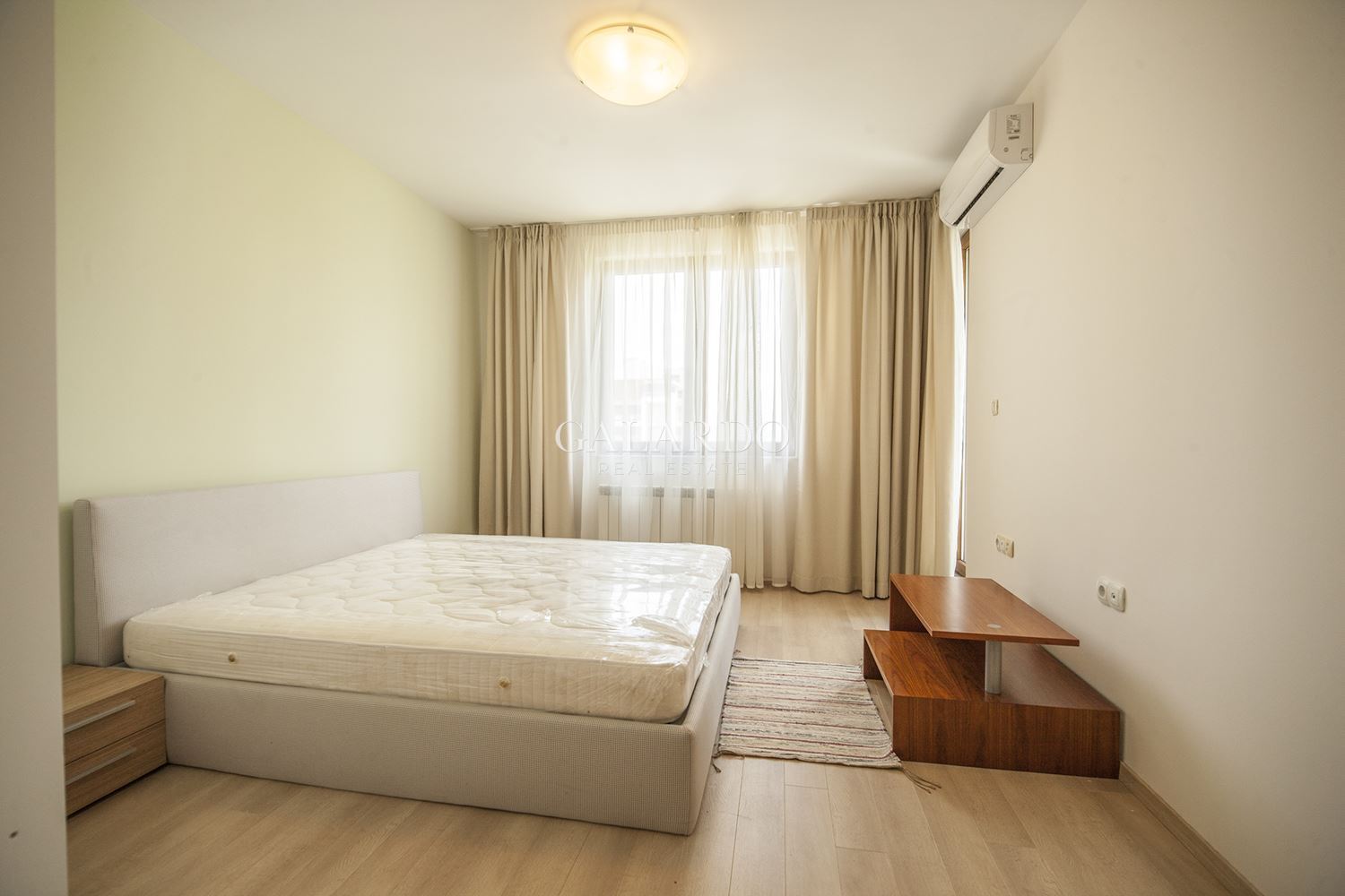Четиристаен апартамент в жилищен комплекс от затворен тип с прекрасна гледка към Витоша