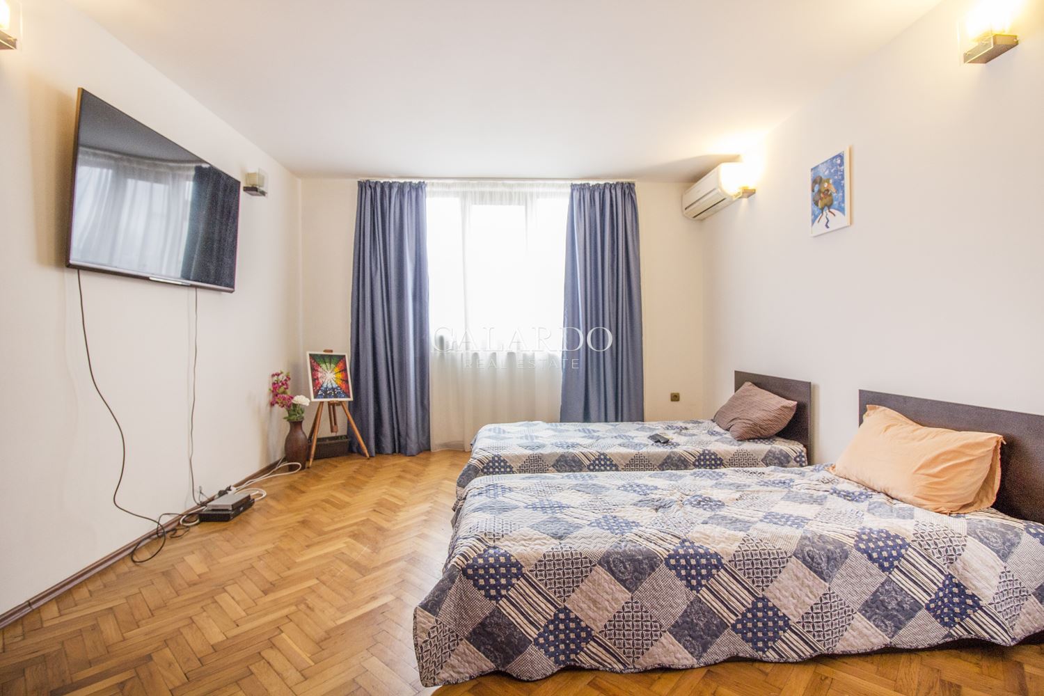 Апартамент с три спални в центъра на София